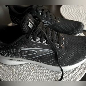 Brooks levitate 5 Running Shoes- barely worn- never worn outside.  Men’s size 11